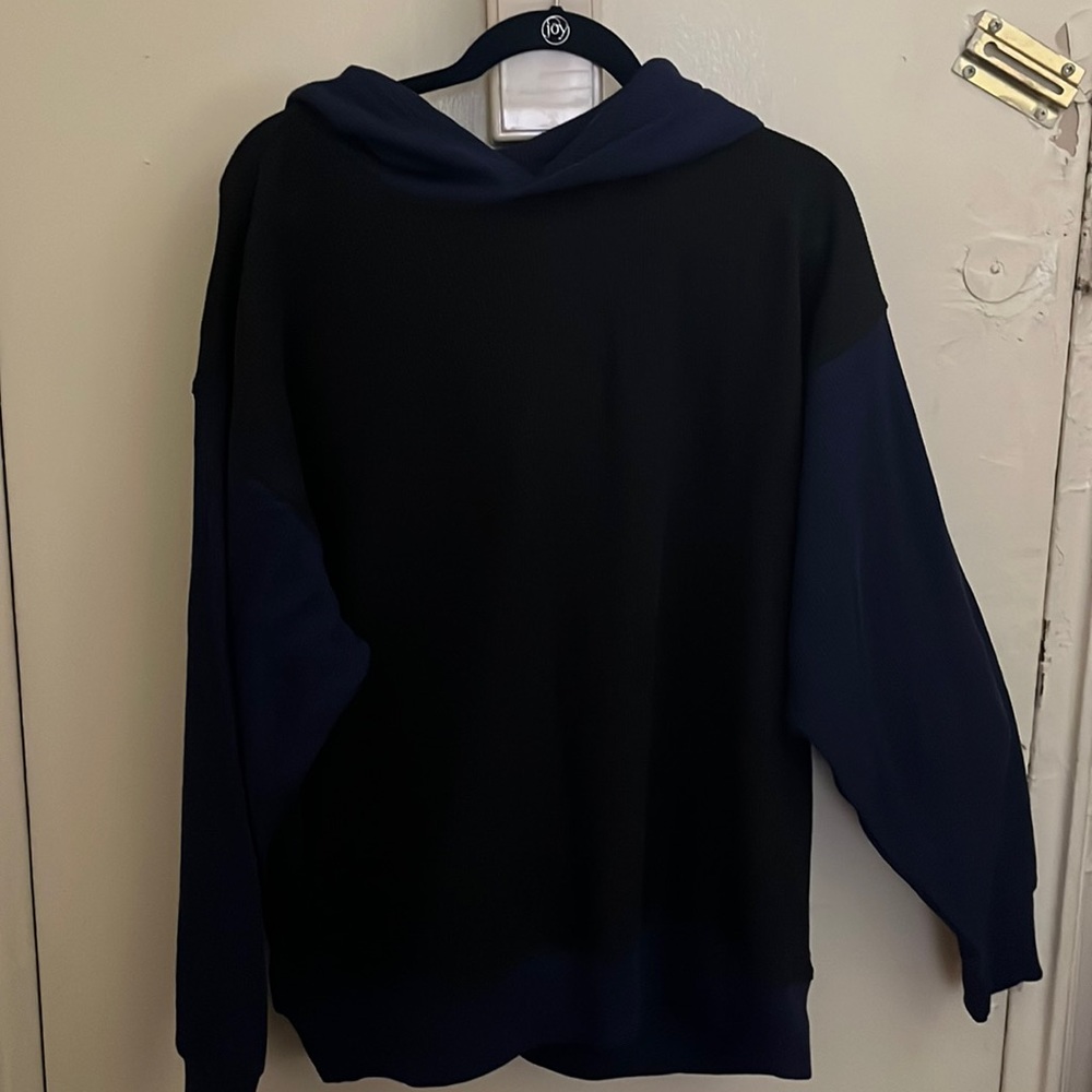 Mens Navy and Black Levi’s Hooded shirt size Large